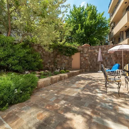 Apartment Deluxe And Garden