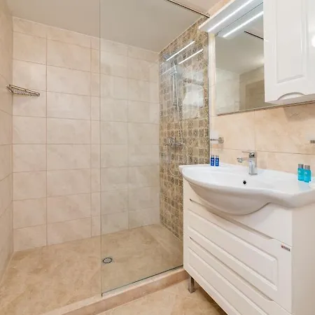 Deluxe&central Garden Apartment *