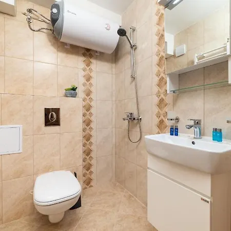 Deluxe&central Garden Warna