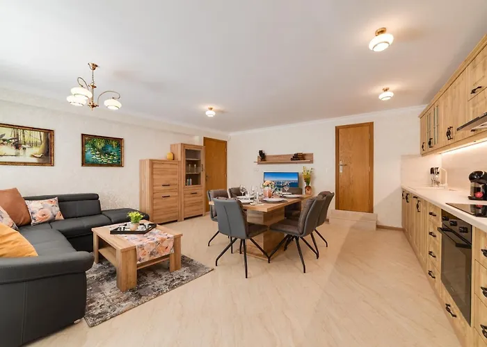 Deluxe And Garden 瓦爾納