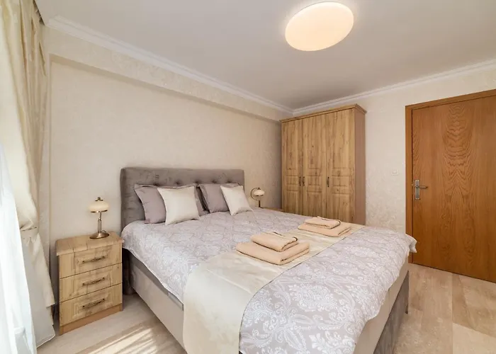 Deluxe And Garden Apartment Varna