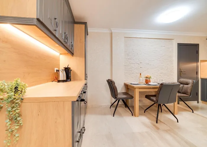 Deluxe And Garden Varna