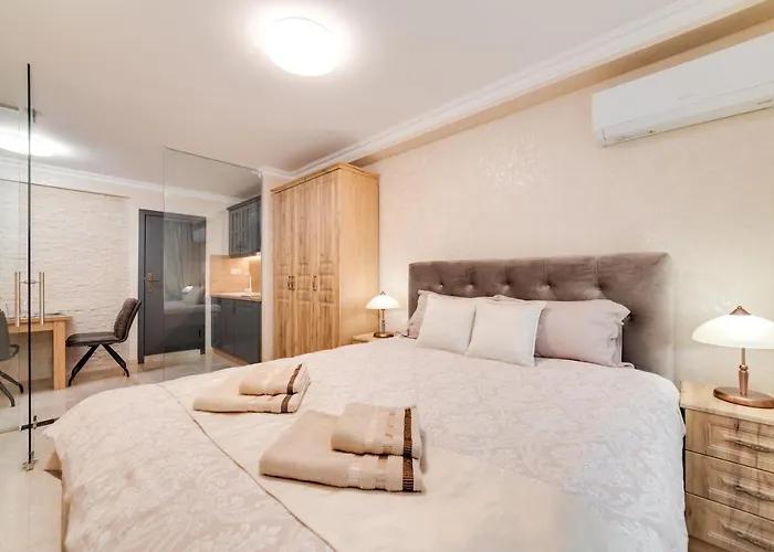 Deluxe And Garden * 瓦爾納