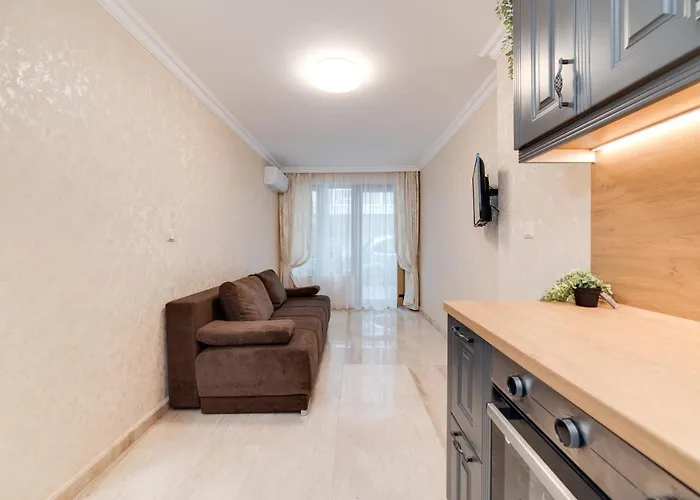 Deluxe And Garden 瓦爾納