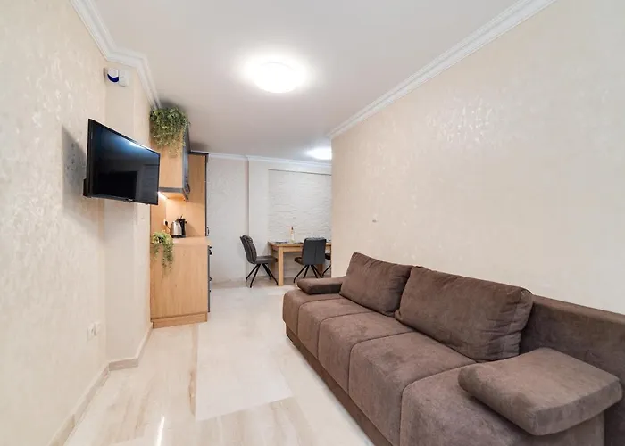 Deluxe And Garden Apartment *