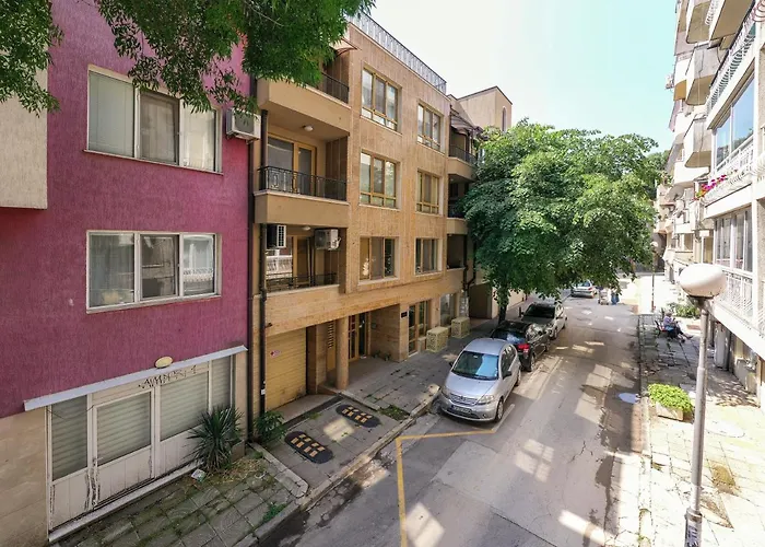 Deluxe And Garden Apartment *